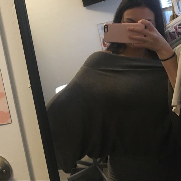 Grey poncho shirt. - Picture 2 of 5